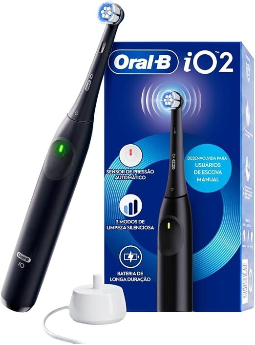 Escova de dente elétrica Oral-B iO2 preta com sensor de pressão, cabeça redonda e tecnologia magnética iO